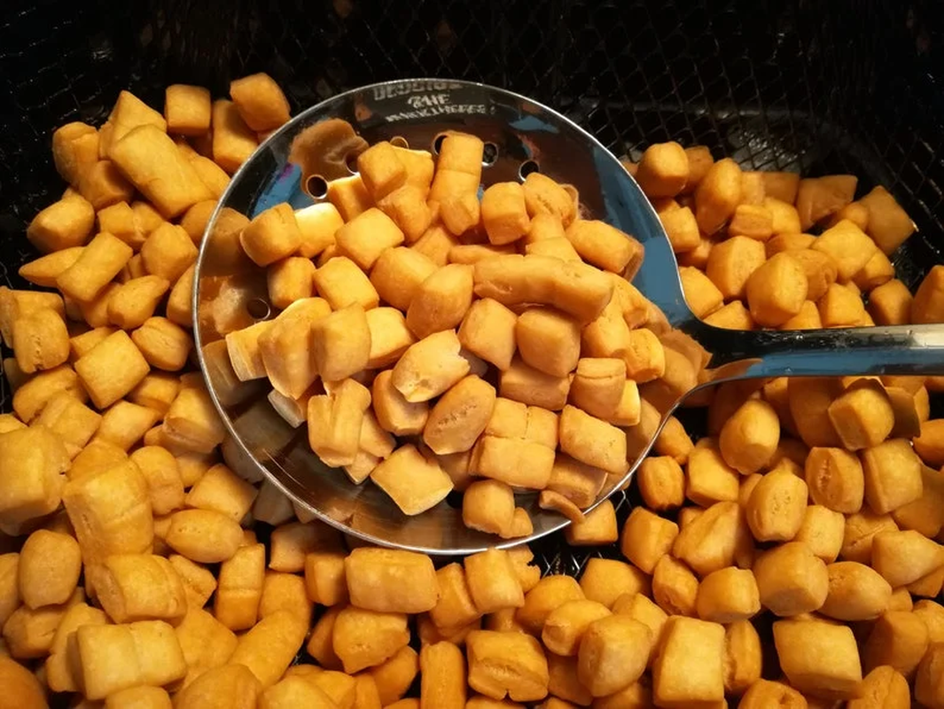 (5oz). party chinchin, crunchy chin, nigerian chinchin sweet chinchin delicious african snacks (5oz). party chinchin, crunchy chin, nigerian chinchin sweet chinchin delicious african snacks